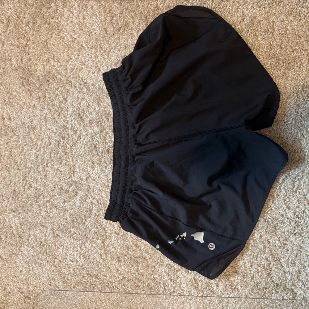 Lululemon Hawaii Black Hotty Hot Short - Size 8 Tall